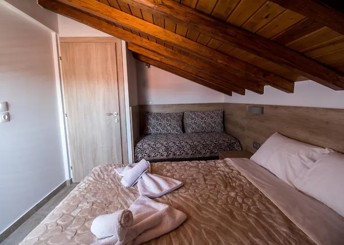 Golden Attic Apartment Nea Roda