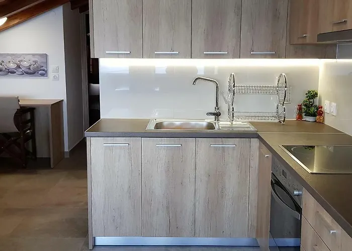 Golden Attic Apartamento Néa Ródha